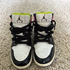 Air Jordan 1 Mid SE 'Cyber Active Fuchsia’